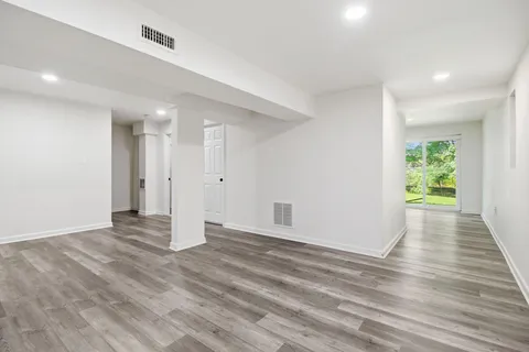 $885,000 | 124 Englefield Drive, Gaithersburg, MD 20878