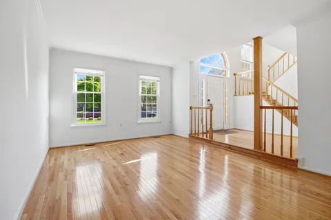 $885,000 | 124 Englefield Drive, Gaithersburg, MD 20878