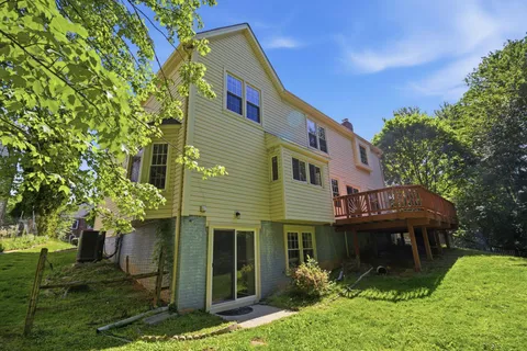 $885,000 | 124 Englefield Drive, Gaithersburg, MD 20878