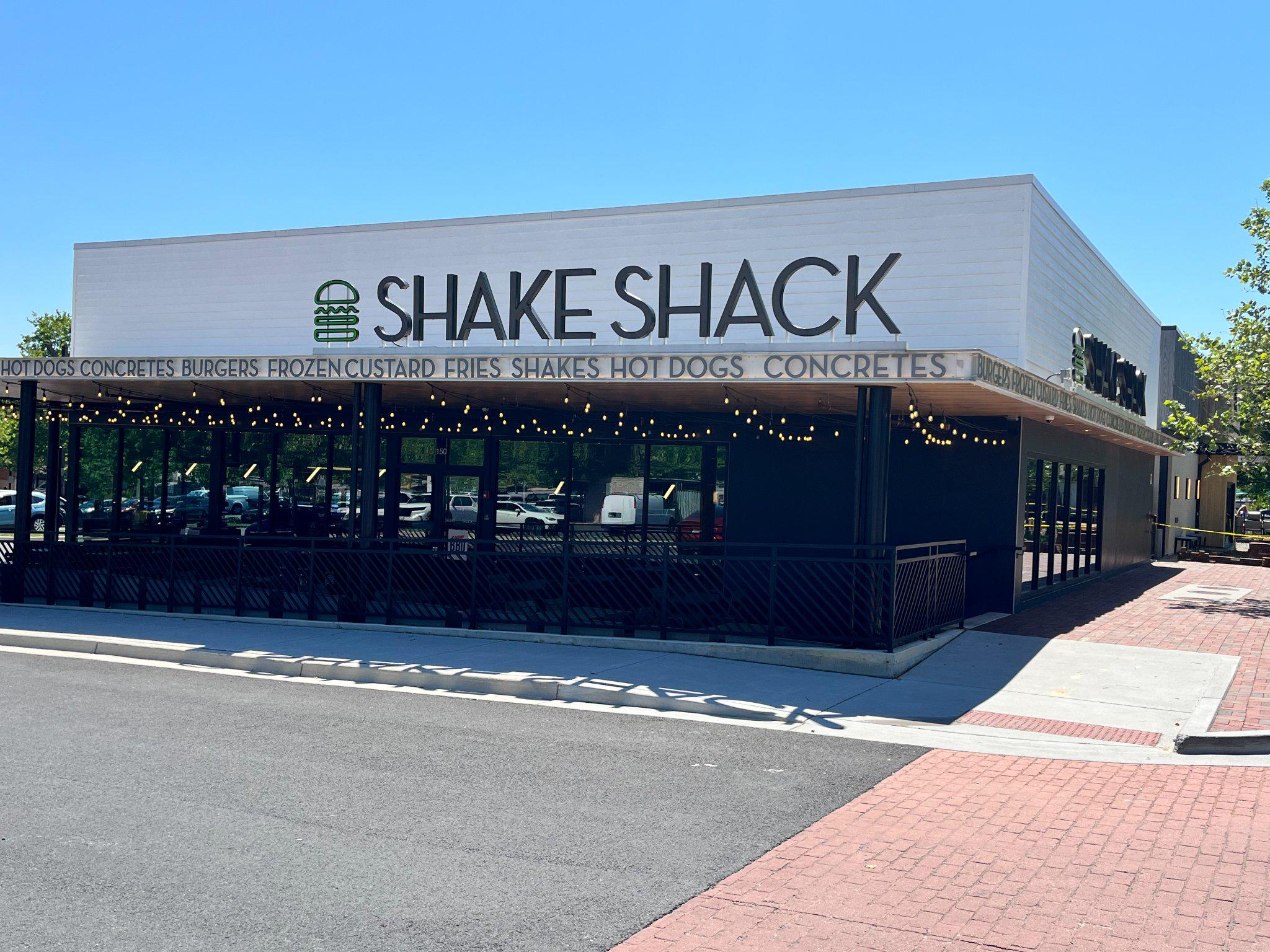 124 Englefield Drive Gaithersburg, MD 20878 - Photo 46 of 55 One of many restaurants in the Kentlands