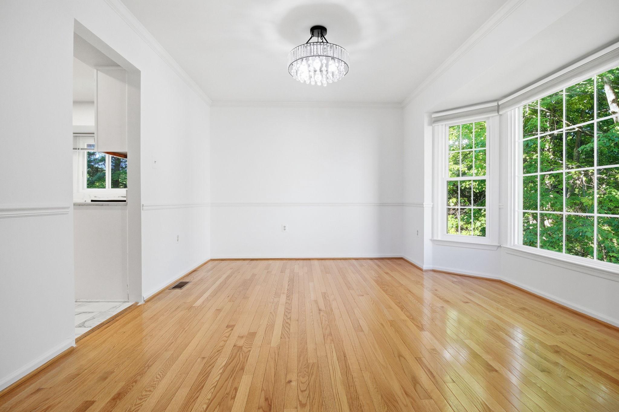 124 Englefield Drive Gaithersburg, MD 20878 - Photo 6 of 55 Large formal dining room