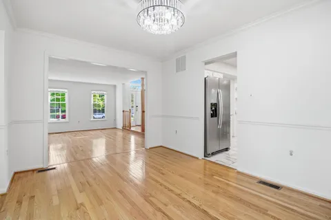 $885,000 | 124 Englefield Drive, Gaithersburg, MD 20878