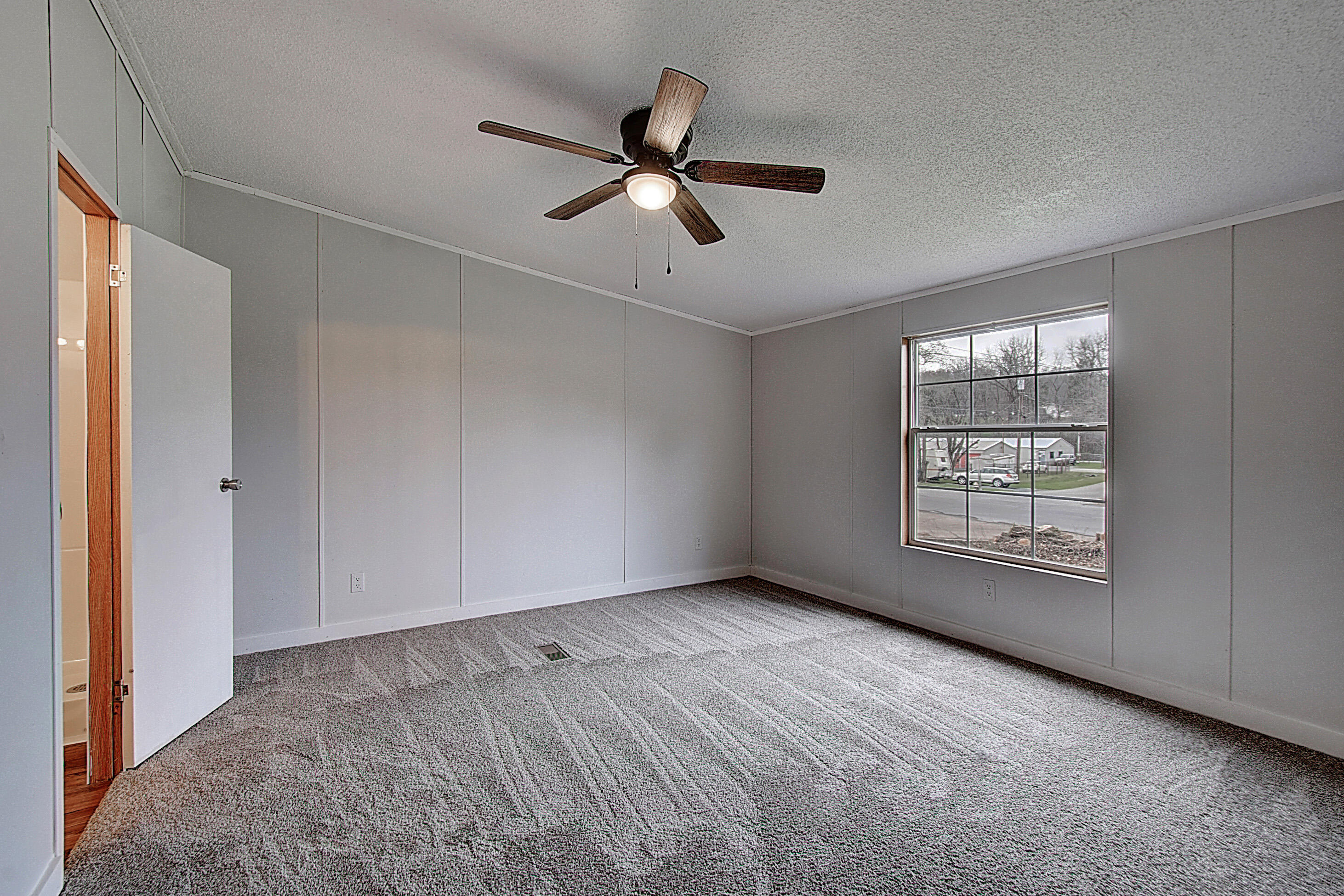 2050 Dave Buck Road Johnson City, TN 37601 - Photo 12 of 28 DSC_0202And8more