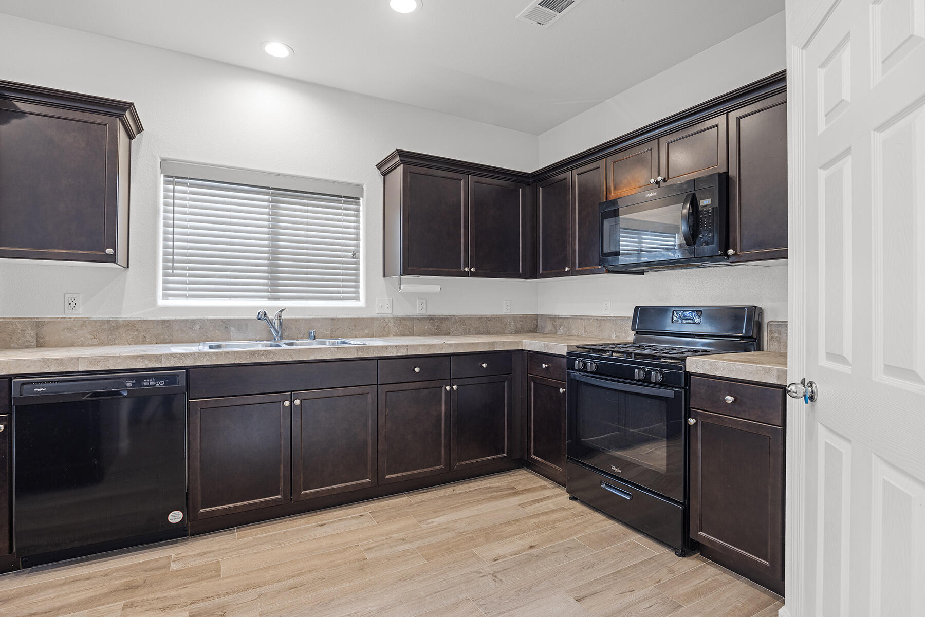 30746 Ashland Road Visalia, CA 93291 - Photo 12 of 34 13 - Kitchen (4)
