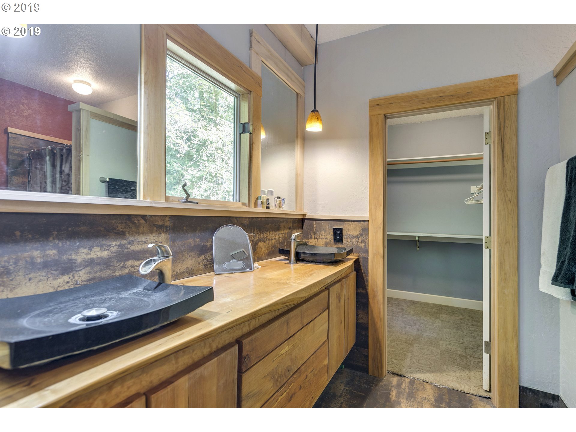 15520 South Maplelane Road Oregon City, OR 97045 - Photo 11 of 31 Bathroom, Attached