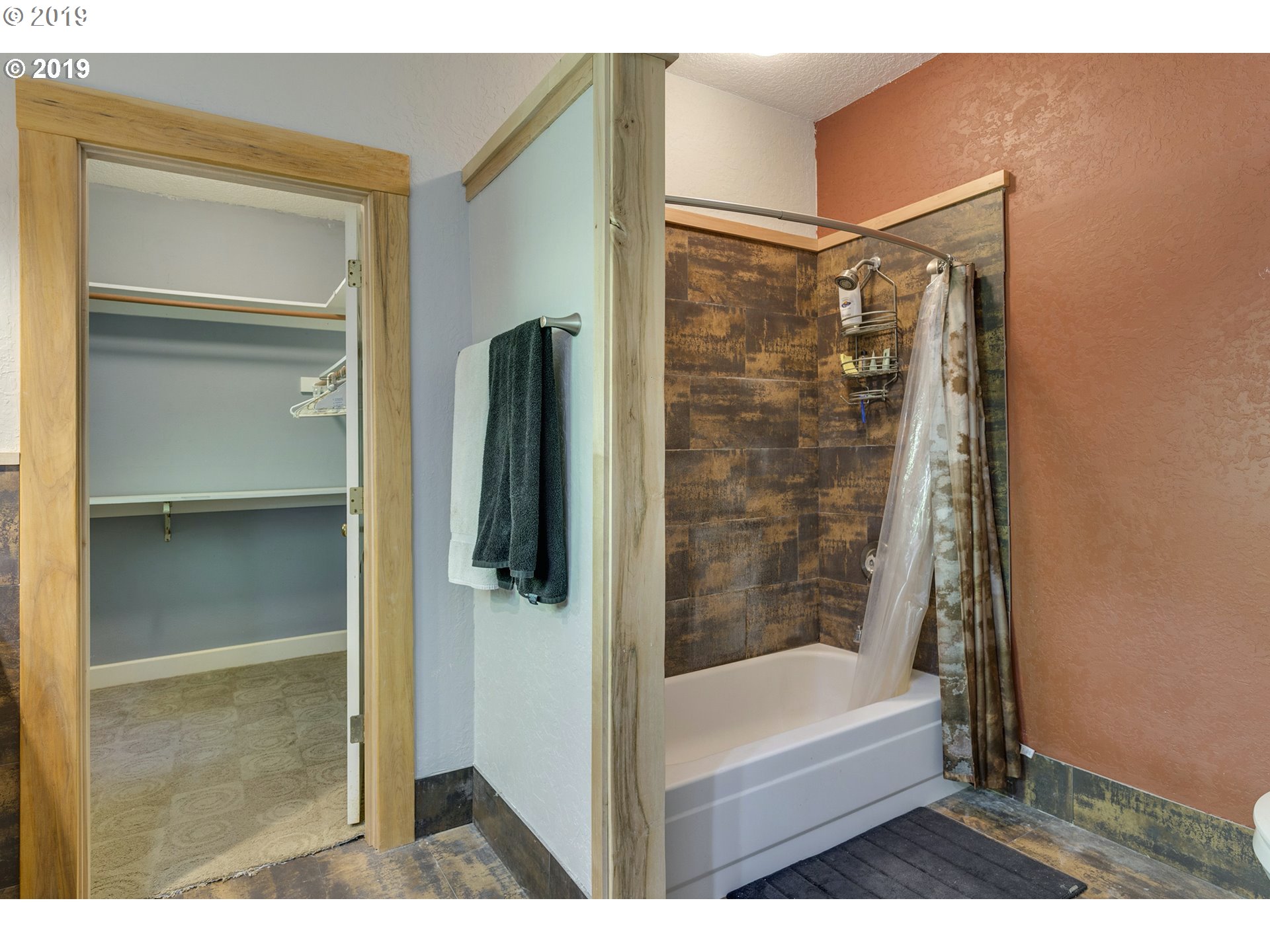 15520 South Maplelane Road Oregon City, OR 97045 - Photo 12 of 31 Bathroom