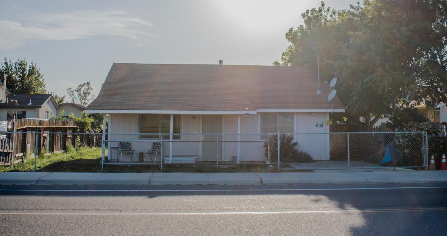 a view of entryway and hall