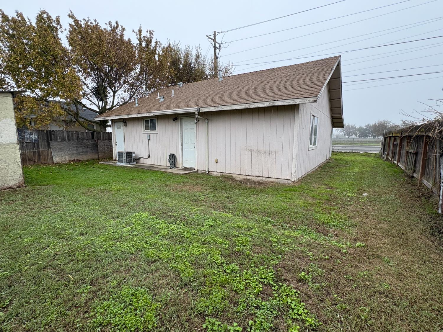 4654 Powerline Road Olivehurst, CA 95961 - Photo 15 of 16 a house that is sitting in the grass