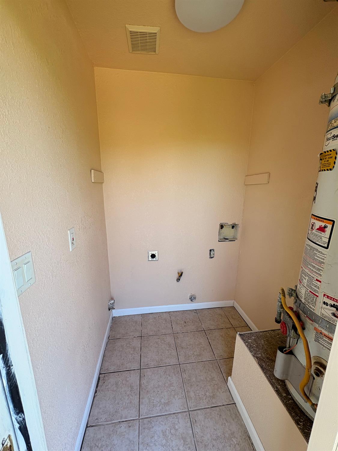 4654 Powerline Road Olivehurst, CA 95961 - Photo 15 of 15 a bathroom with a sink