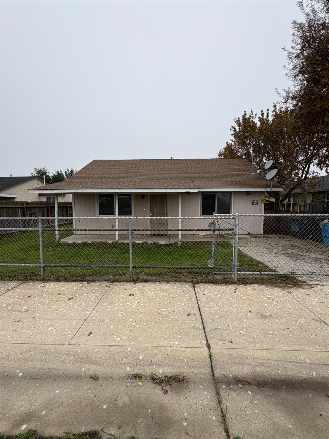 4654 Powerline Road Olivehurst, CA 95961 - Photo 2 of 14 a front view of a house with a porch
