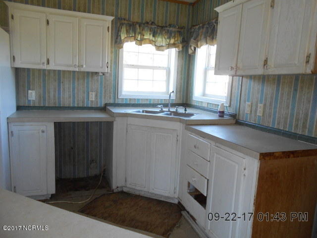 722 Mike Stocks Road Hookerton, NC 28538 - Photo 5 of 10 Kitchen