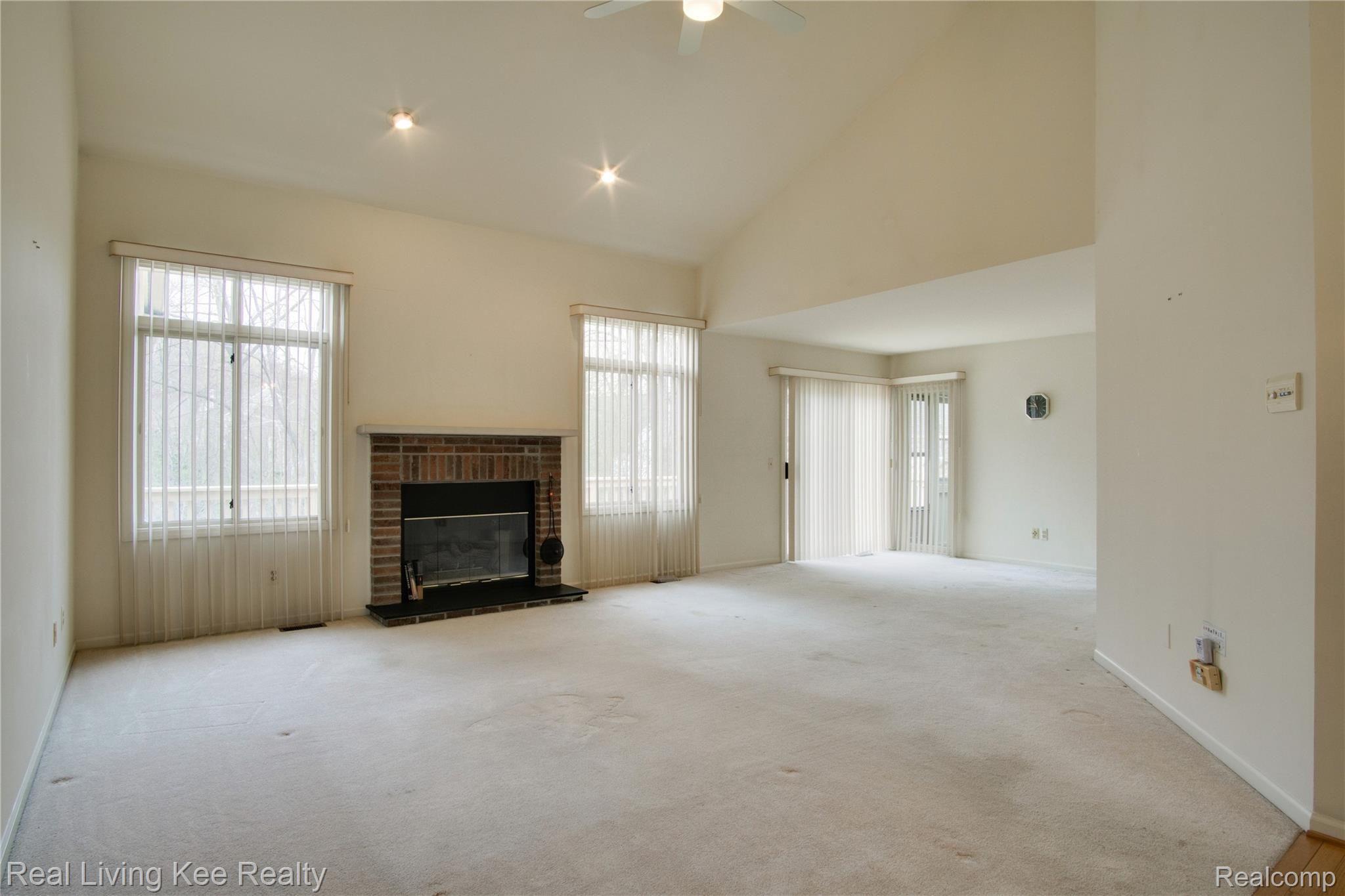 3412 Fairgrove Terrace, Unit 33 Rochester, MI 48309 - Photo 4 of 27 Great room.jpeg