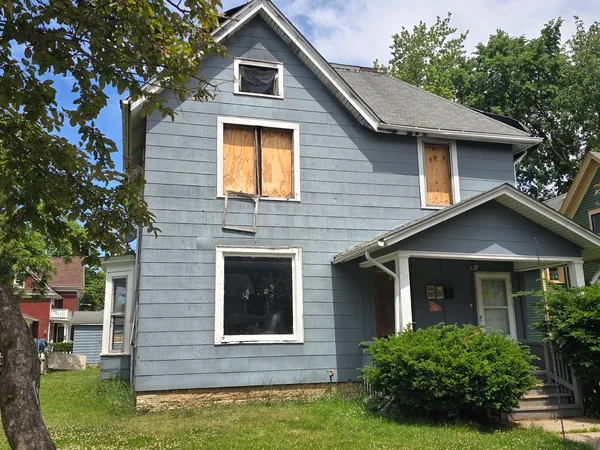 $120,000 | 411 Grant Place, Aurora, IL 60505