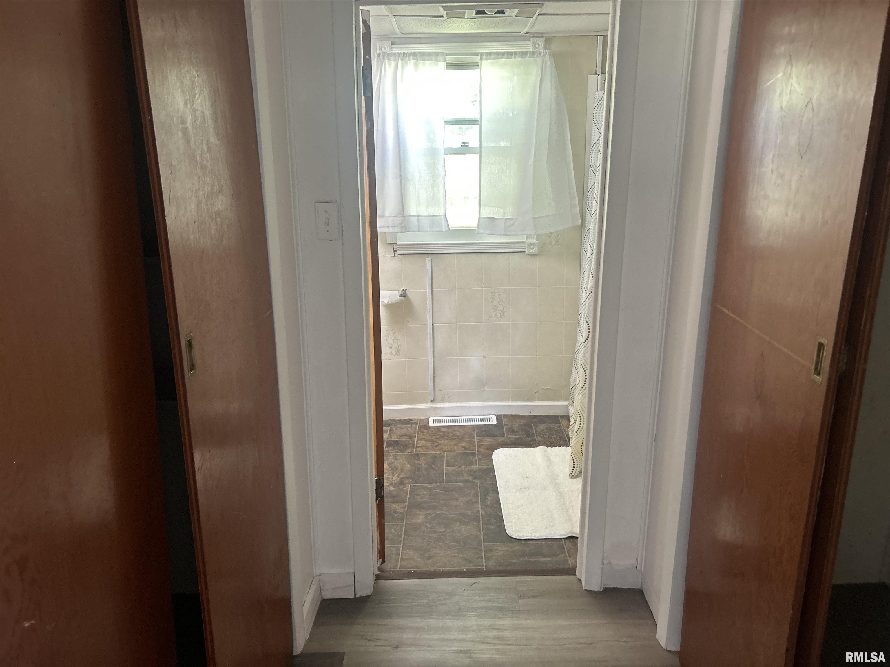 602 West Madison Street Athens, IL 62613 - Photo 6 of 10 Gallery Image 6