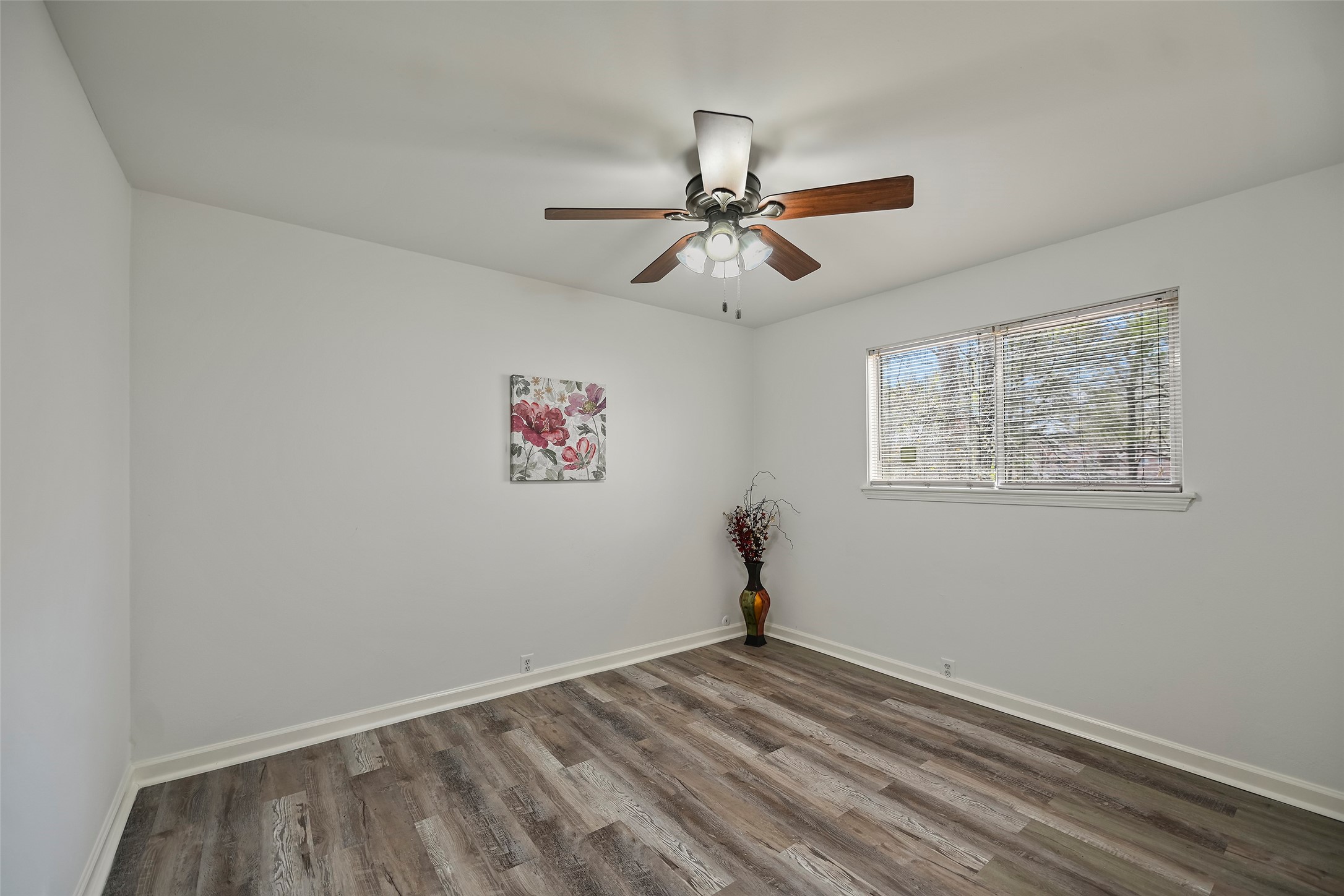7510 Shadyvilla Lane, Unit 23 Houston, TX 77055 - Photo 18 of 23 a view of empty room with ceiling fan