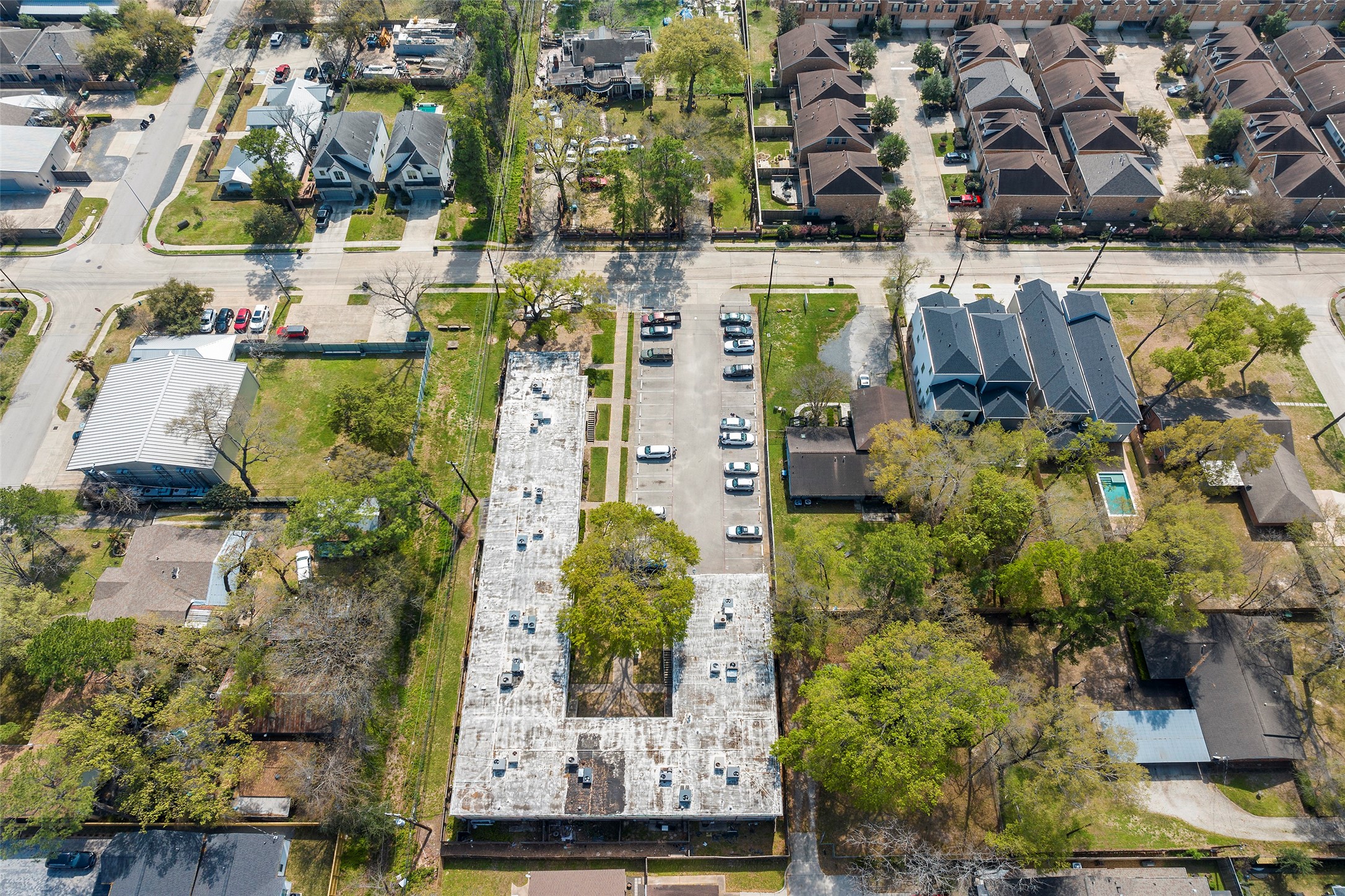 7510 Shadyvilla Lane, Unit 23 Houston, TX 77055 - Photo 21 of 23 an aerial view of residential houses with outdoor space