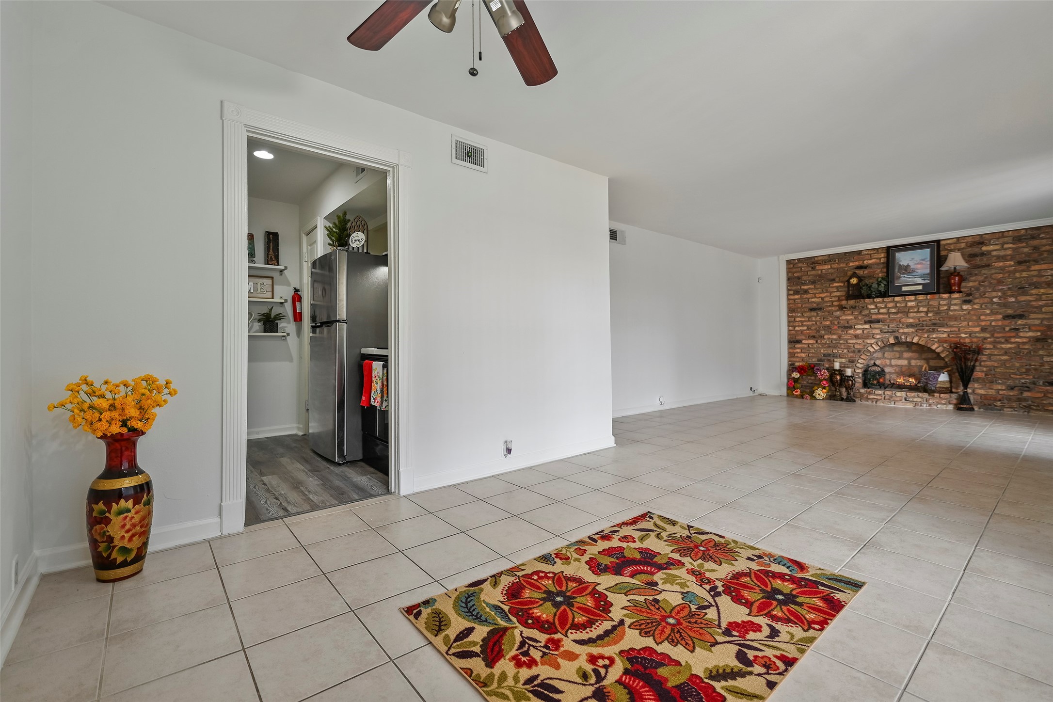 7510 Shadyvilla Lane, Unit 23 Houston, TX 77055 - Photo 5 of 23