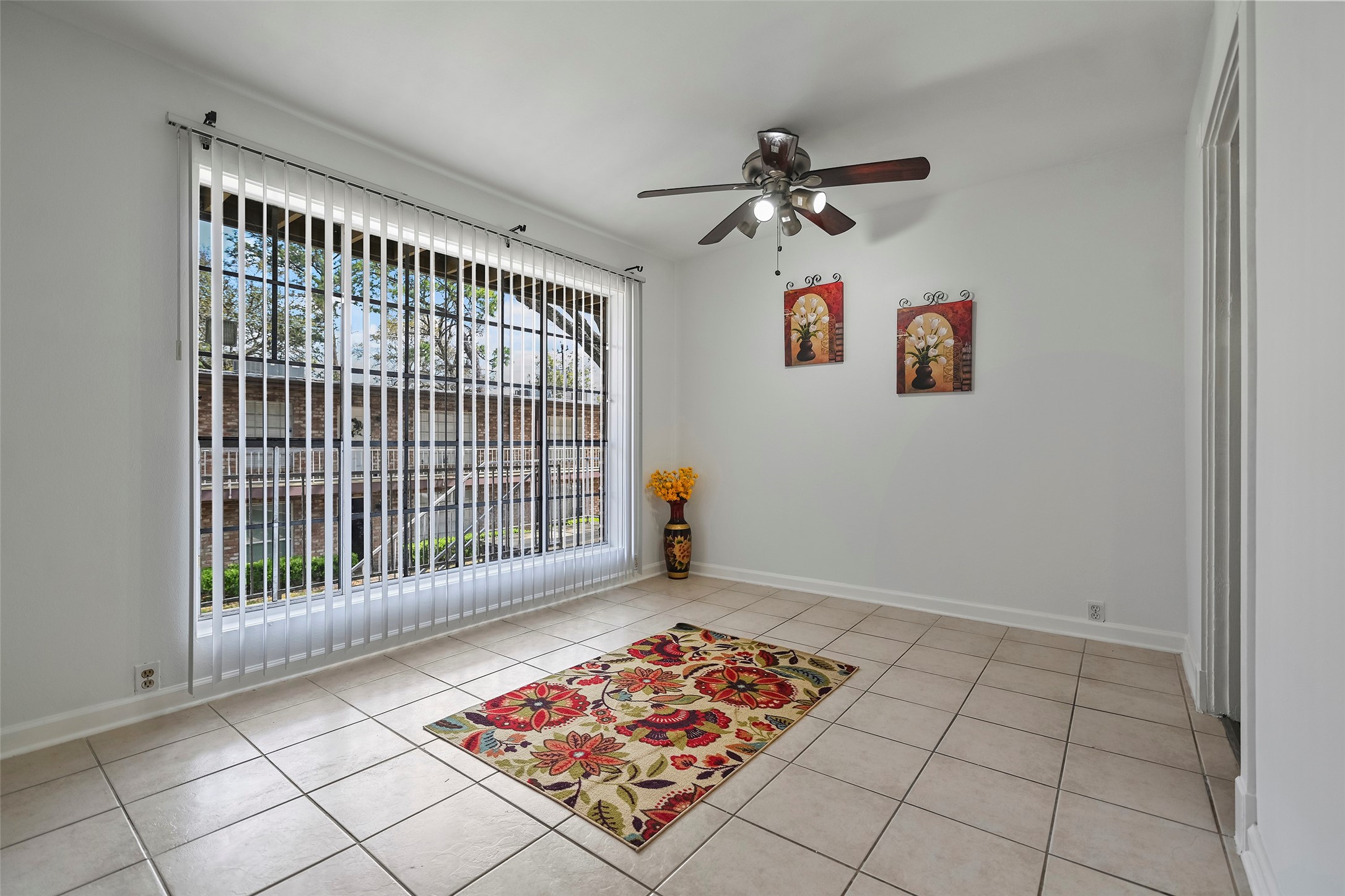 7510 Shadyvilla Lane, Unit 23 Houston, TX 77055 - Photo 7 of 23 a view of an empty room with a window