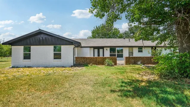 a view of entrance front of house