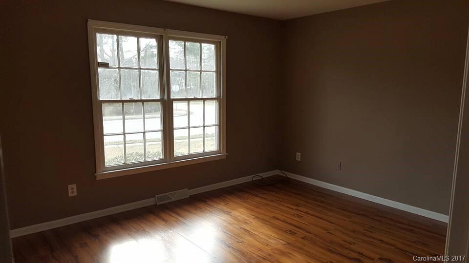 3201 Cross Winds Road Charlotte, NC 28227 - Photo 6 of 11