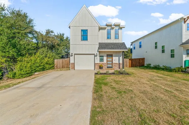 $280,000 | 916 Devils River Drive, Granbury, TX 76048