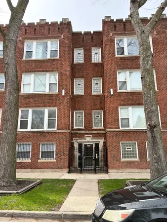 $110,000 | 6852 South Dante Avenue, Unit 3E, Chicago, IL 60637