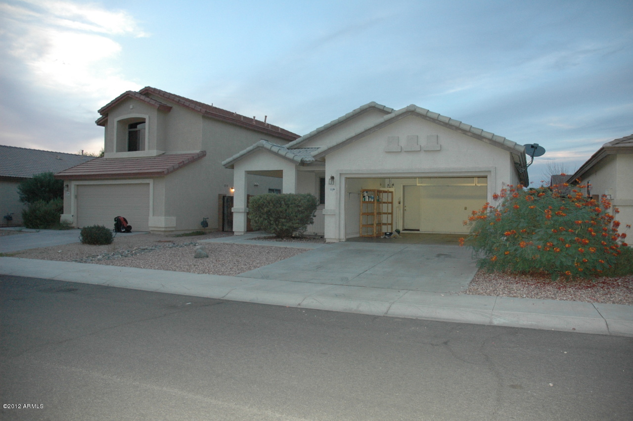 11186 West Berkeley Road Avondale, AZ 85392 - Photo 5 of 15 a view of a house with a yard and plants