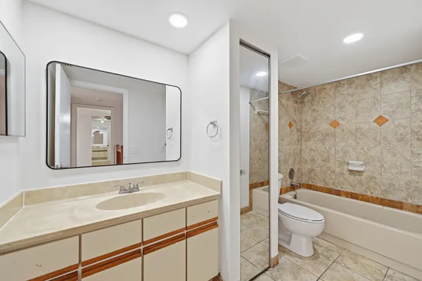 $2,800 | 8337 North Coral Circle, North Lauderdale, FL 33068