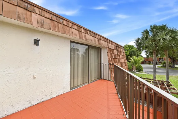 $2,800 | 8337 North Coral Circle, North Lauderdale, FL 33068