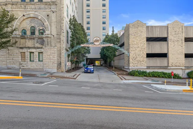 $183,000 | 270 East Highland Avenue, Unit 715, Milwaukee, WI 53202
