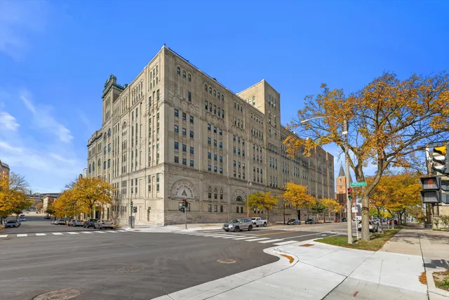 $183,000 | 270 East Highland Avenue, Unit 715, Milwaukee, WI 53202