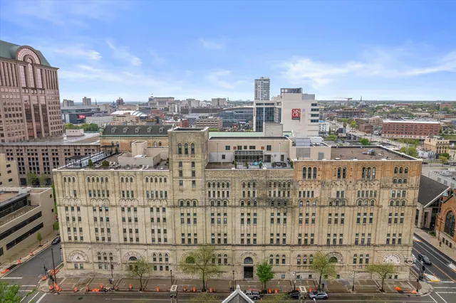 $183,000 | 270 East Highland Avenue, Unit 715, Milwaukee, WI 53202