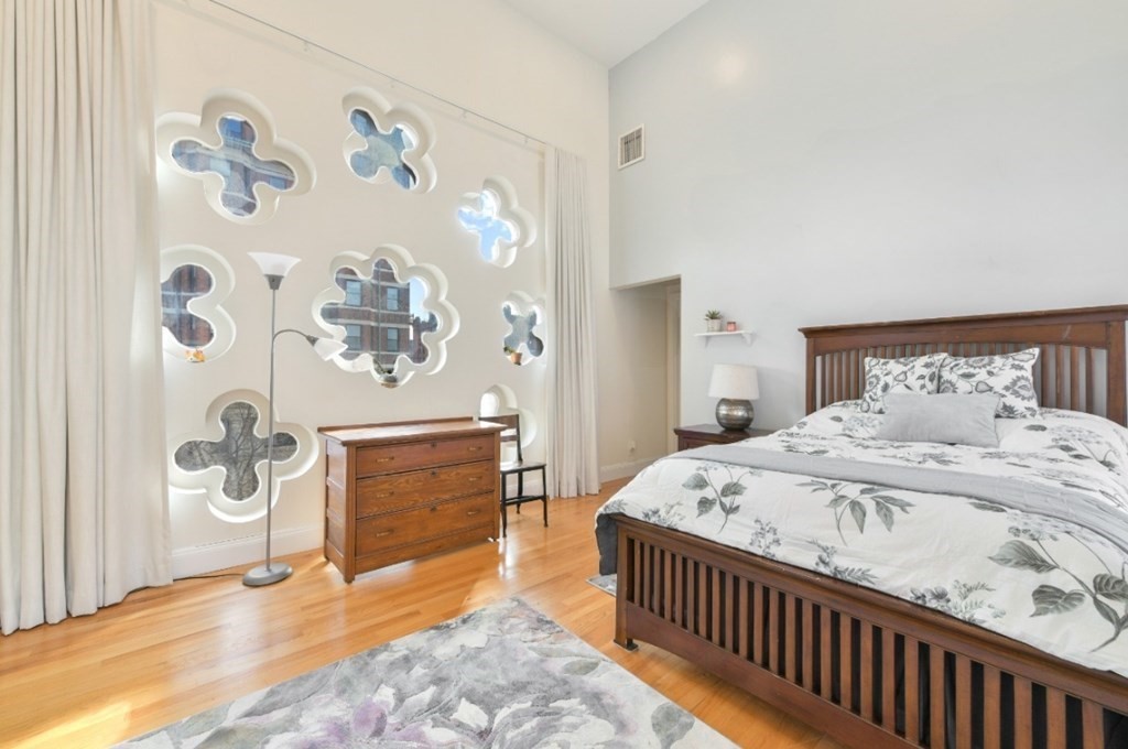 492 Beacon Street, Unit 82 Boston, MA 02115 - Photo 10 of 21 a bedroom with a bed and a window