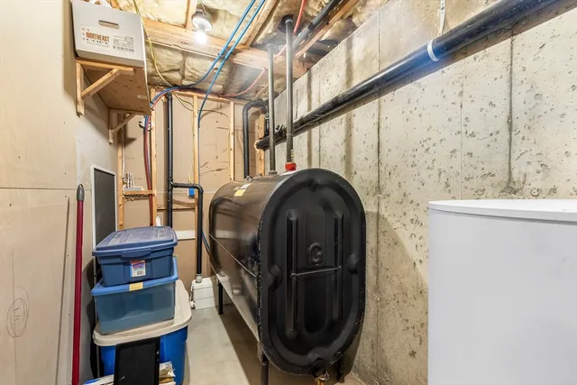 a view of entryway with washer and dryer