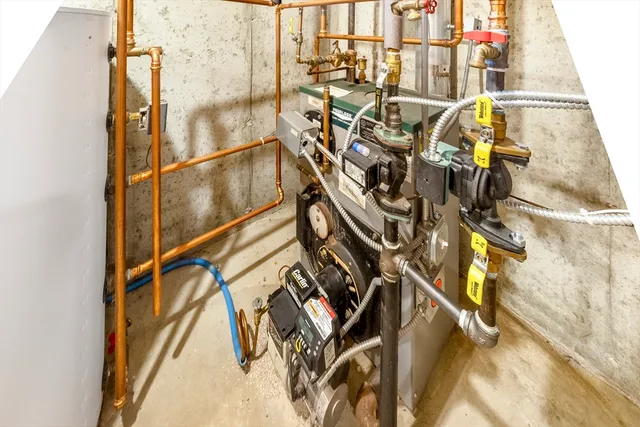 a room with lots of tables and chairs