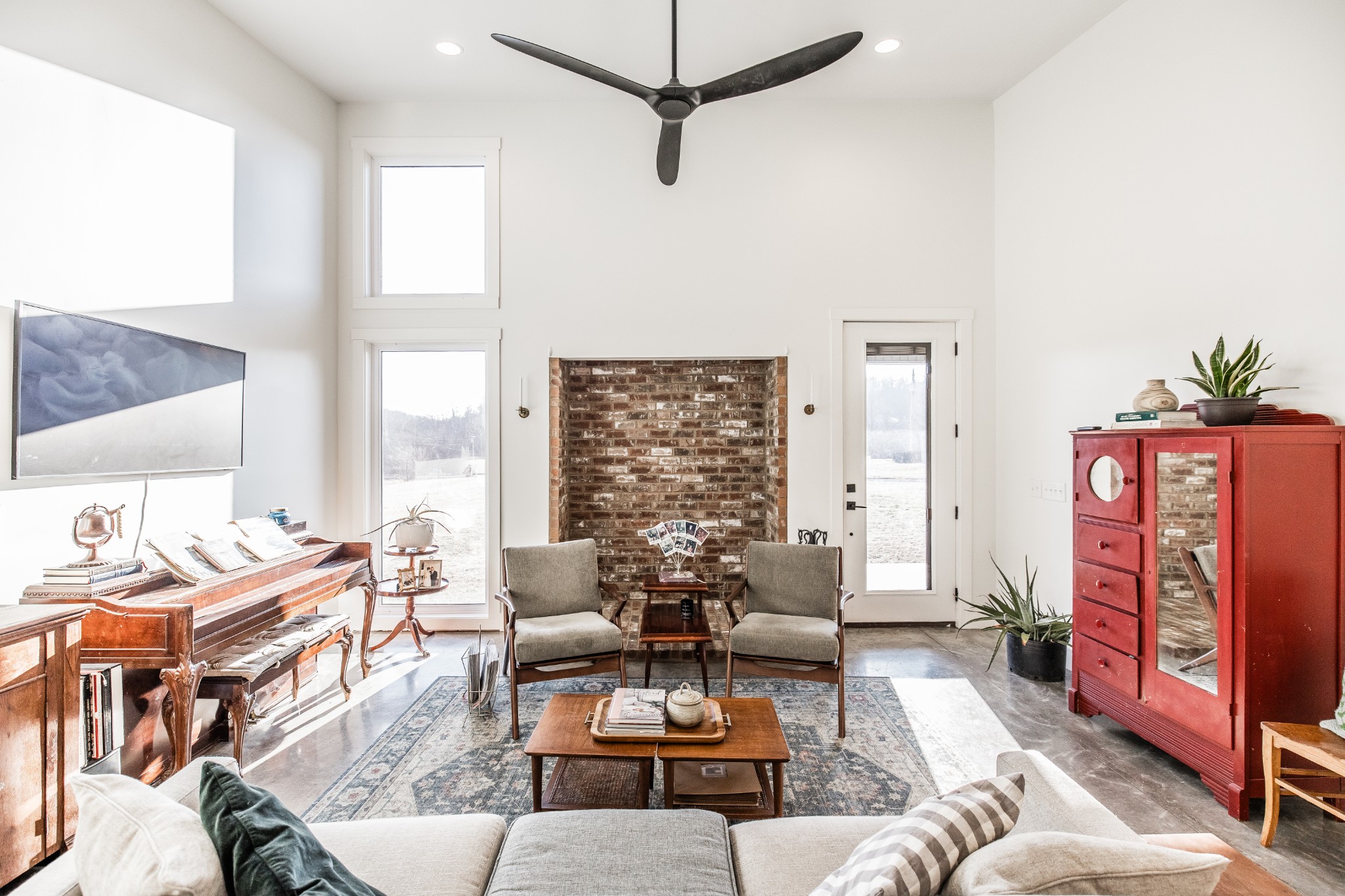 378 Mt Vernon Road Bethpage, TN 37022 - Photo 2 of 31