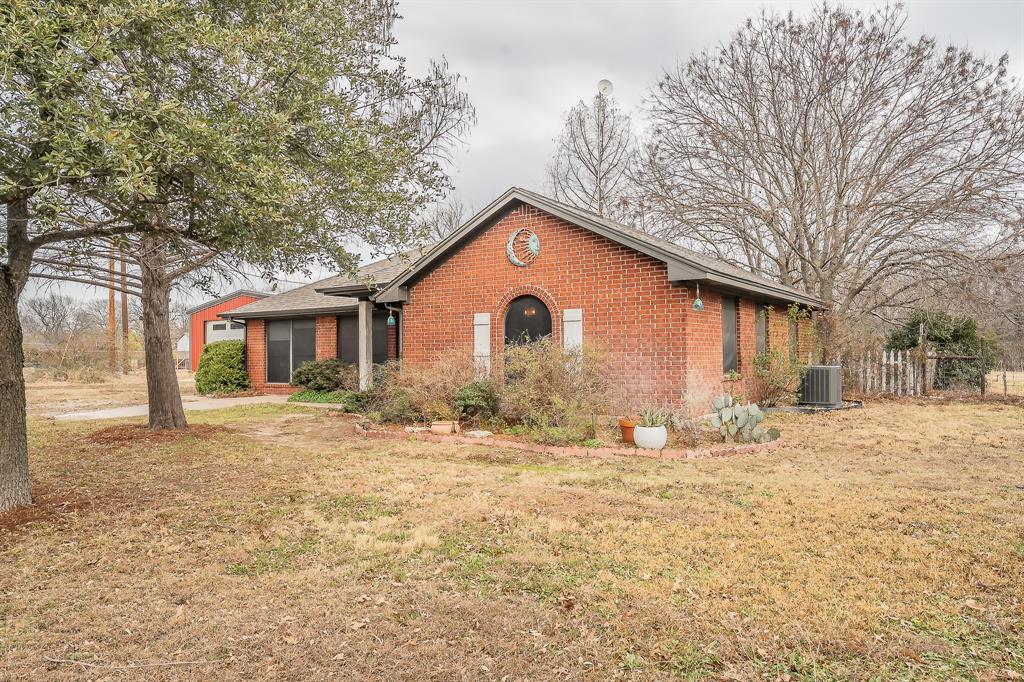 102 Perdue Circle Weatherford, TX 76085 - Photo 2 of 39 a front view of a house with a yard