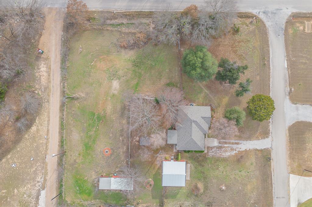 102 Perdue Circle Weatherford, TX 76085 - Photo 35 of 39 a bathroom with a shower