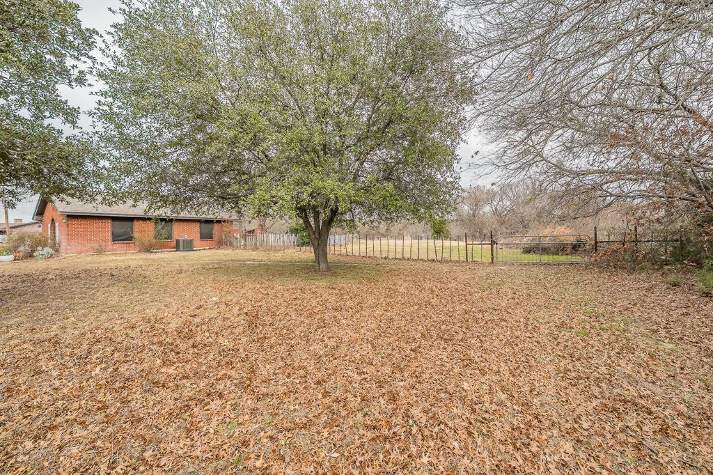102 Perdue Circle Weatherford, TX 76085 - Photo 39 of 39 a view of backyard of house and trees