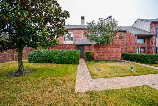 $1,900 | 7447 Cambridge Street, Unit 115, Houston, TX 77054