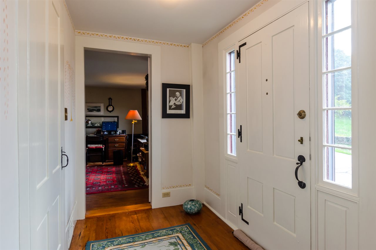 114 Horace Greeley Road Amherst, NH 03031 - Photo 4 of 40