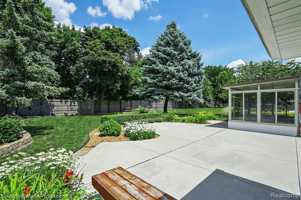 2118 Warrington Road Rochester Hills, MI 48307 - Photo 11 of 50