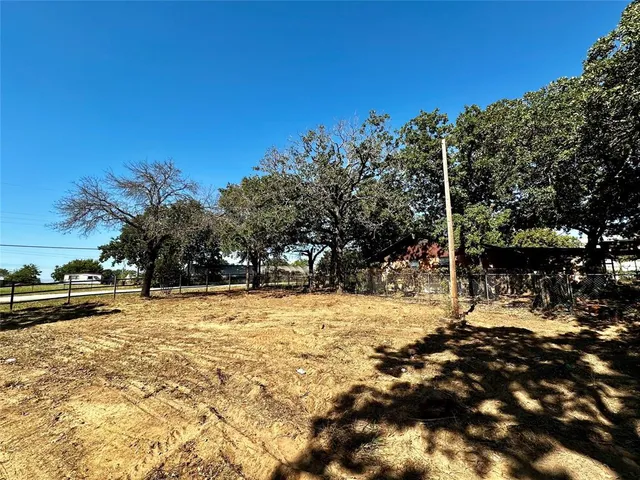 a view of yard with a fountain