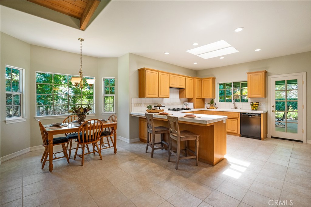 1425 Surrey Heights Fallbrook, CA 92028 - Photo 12 of 36 Kitchen