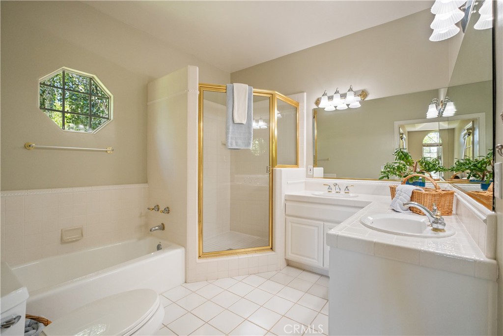 1425 Surrey Heights Fallbrook, CA 92028 - Photo 17 of 36 Primary Bath