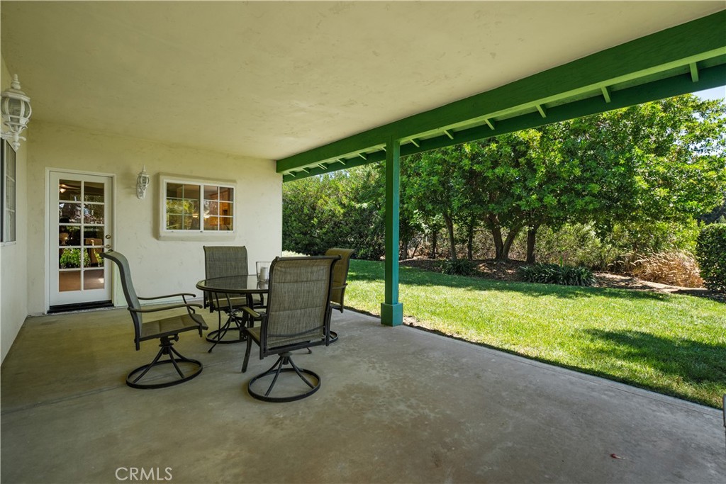 1425 Surrey Heights Fallbrook, CA 92028 - Photo 25 of 36 Patio off the kitchen