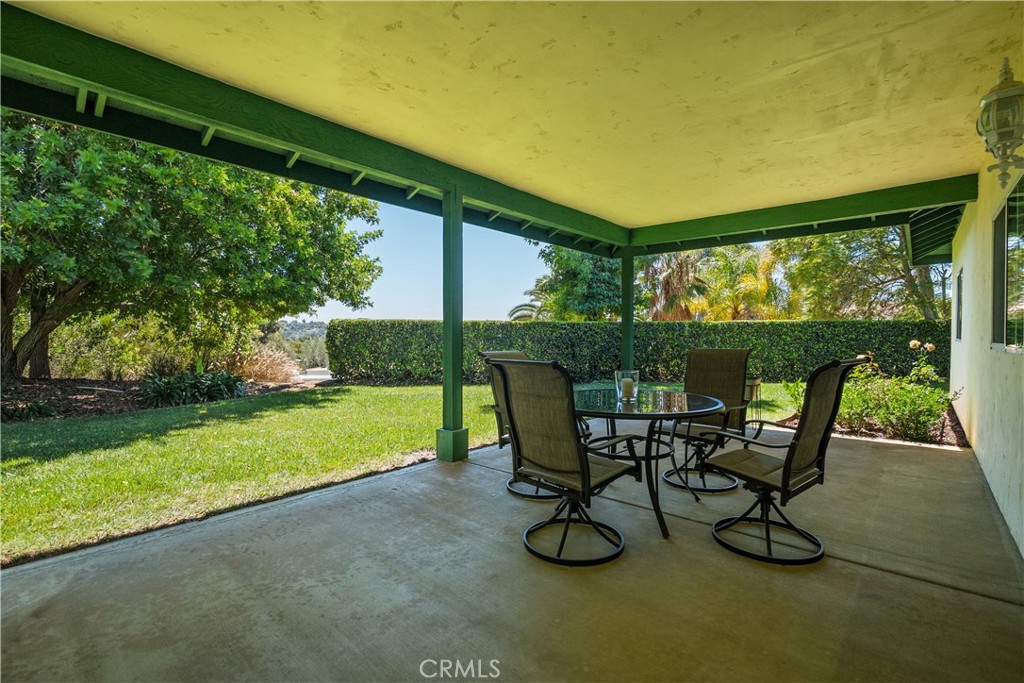1425 Surrey Heights Fallbrook, CA 92028 - Photo 26 of 36 Patio off the kitchen