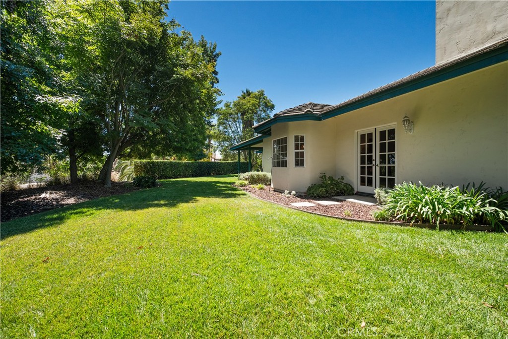 1425 Surrey Heights Fallbrook, CA 92028 - Photo 33 of 36 Side yard