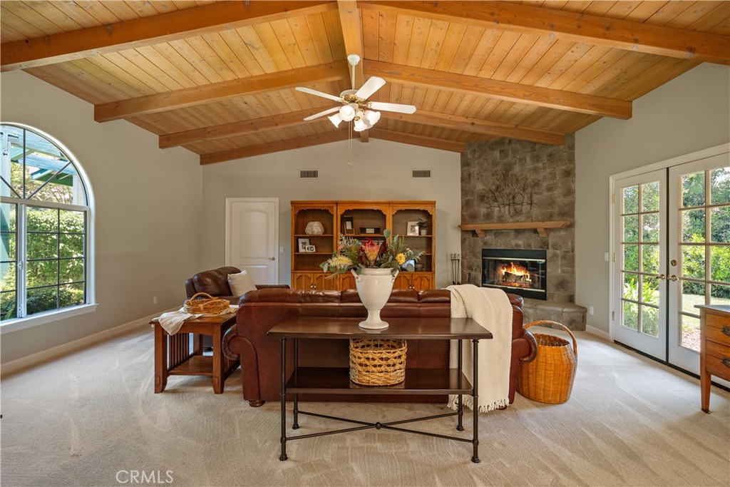 1425 Surrey Heights Fallbrook, CA 92028 - Photo 5 of 36 Family Room/Great Room