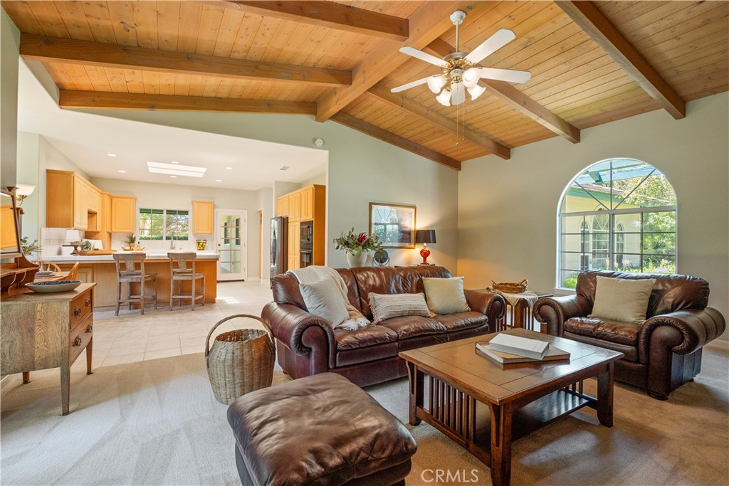 1425 Surrey Heights Fallbrook, CA 92028 - Photo 6 of 36 Family Room/Great Room